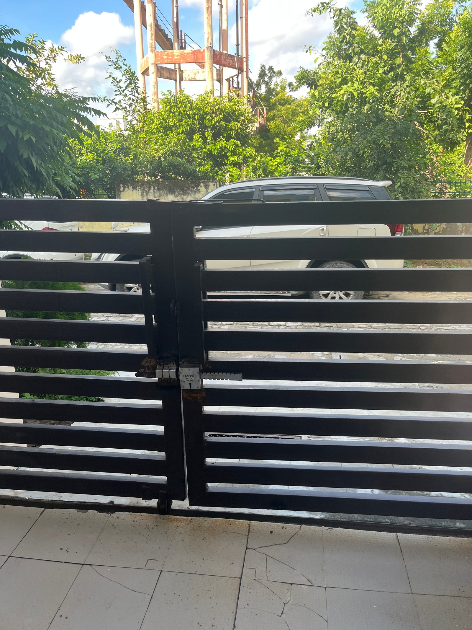 Commercial Property in Lekhraj Mar Lucknow, Bhoothn Nath Market - Image 1