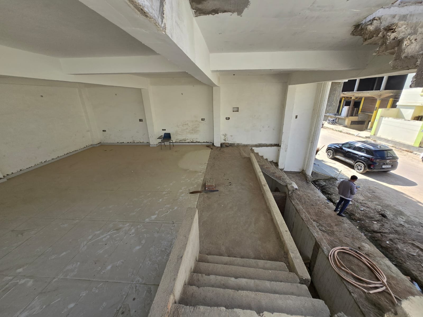 Commercial Property in Sultanpur Road, Arjungunj - Image 4