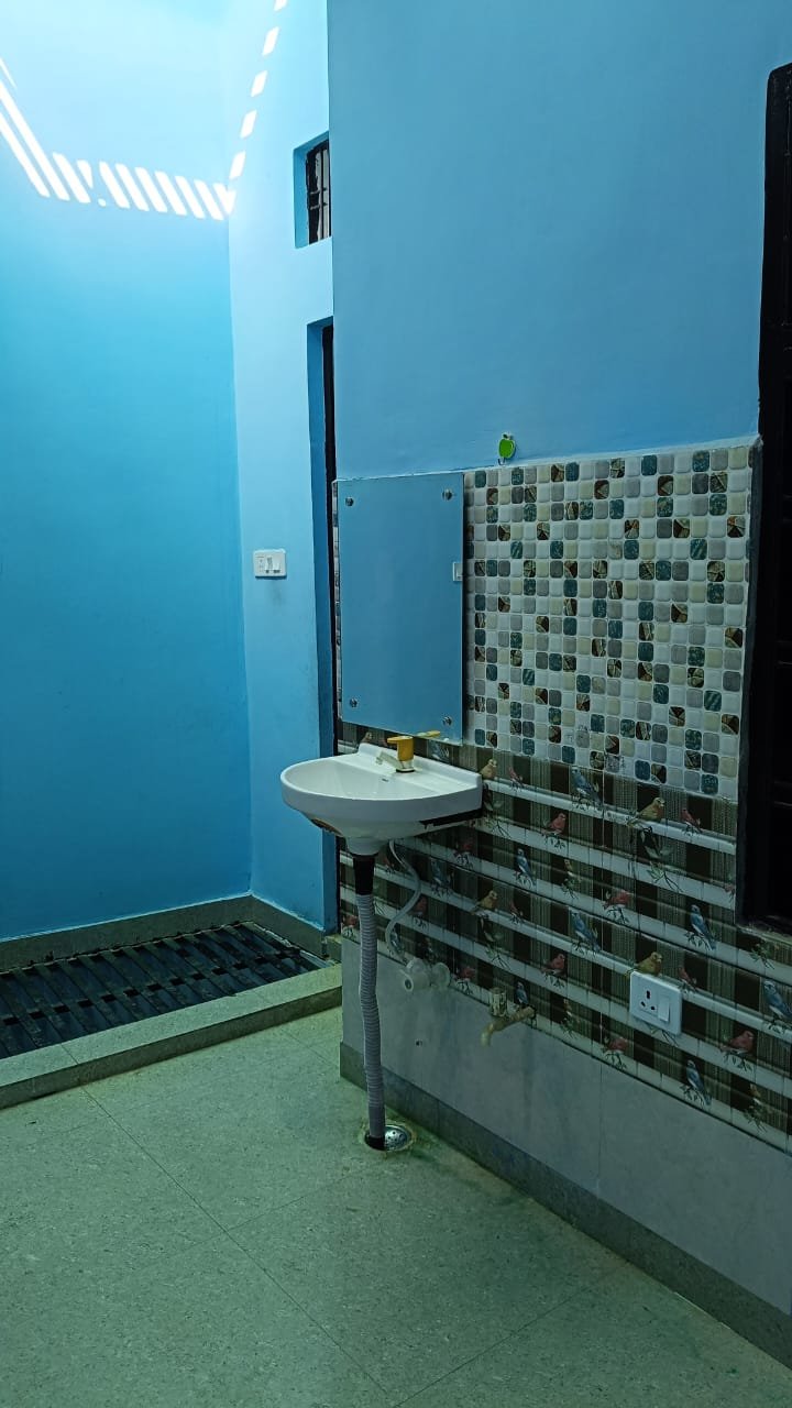 Residential Property in Awadh Vihar Colony, Chinhat - Image 5