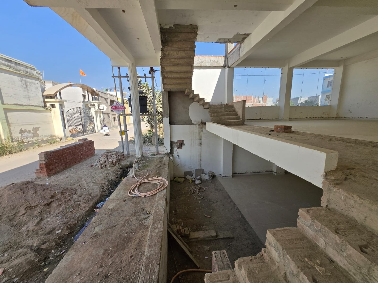 Commercial Property in Sultanpur Road, Arjungunj - Image 3